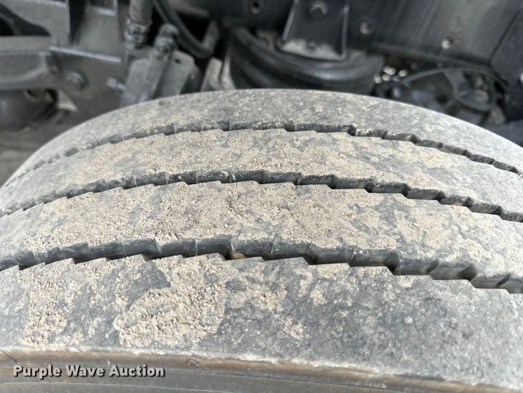 image for item DQ6360 2010 Peterbilt  365  dump truck