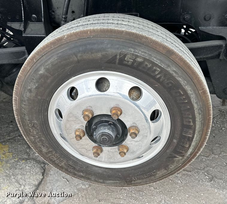 image for item DQ6360 2010 Peterbilt  365  dump truck