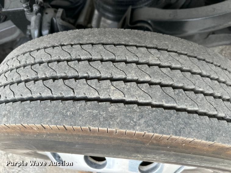 image for item DQ6360 2010 Peterbilt  365  dump truck