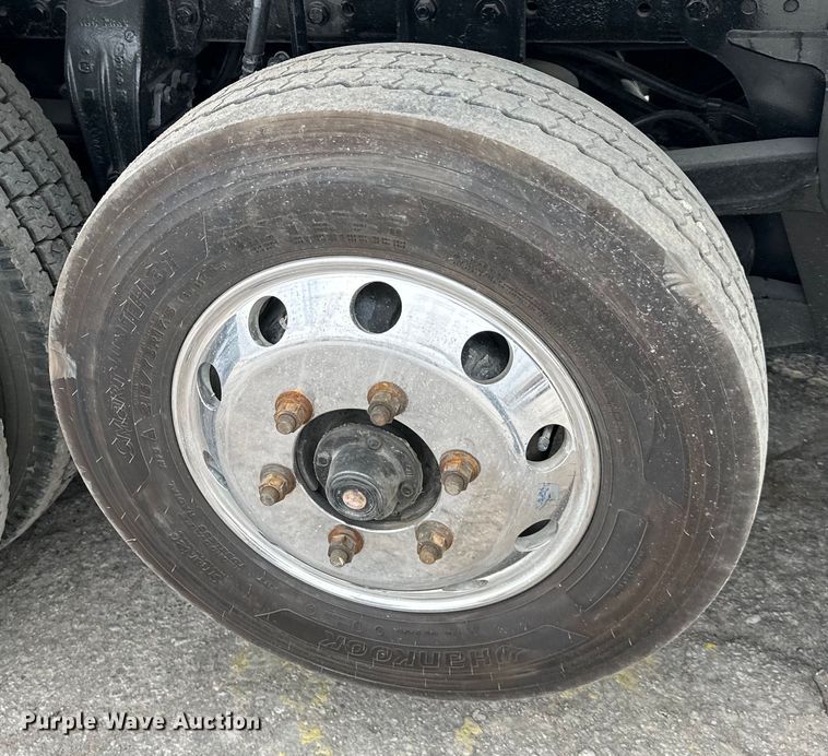 image for item DQ6360 2010 Peterbilt  365  dump truck