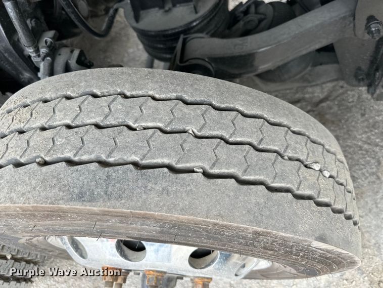 image for item DQ6360 2010 Peterbilt  365  dump truck