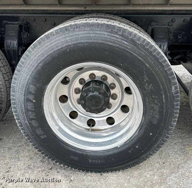 image for item DQ6360 2010 Peterbilt  365  dump truck