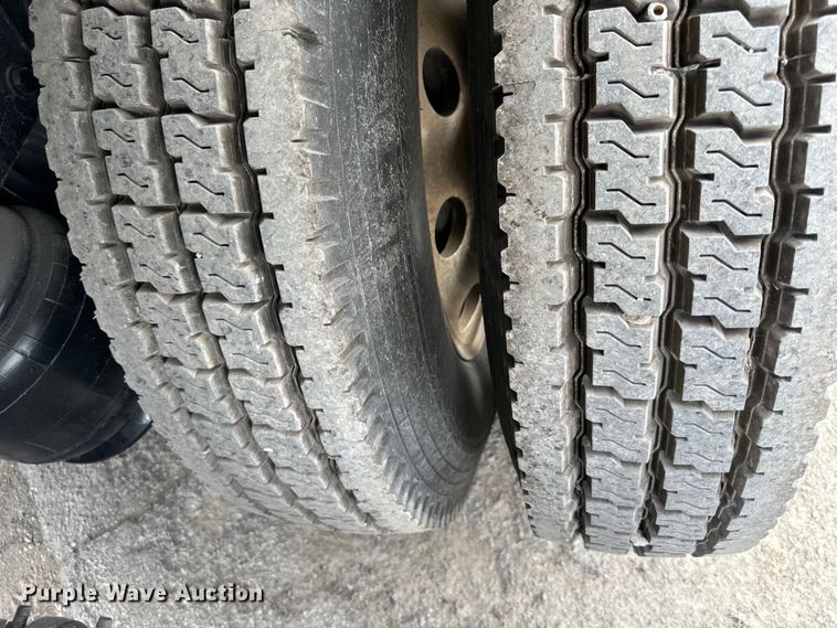 image for item DQ6360 2010 Peterbilt  365  dump truck