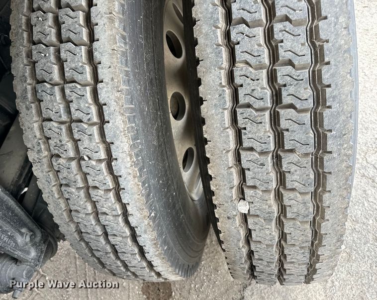 image for item DQ6360 2010 Peterbilt  365  dump truck