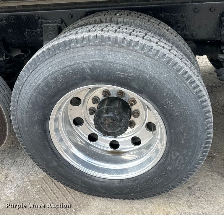 image for item DQ6360 2010 Peterbilt  365  dump truck