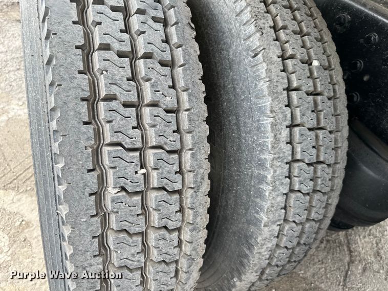 image for item DQ6360 2010 Peterbilt  365  dump truck