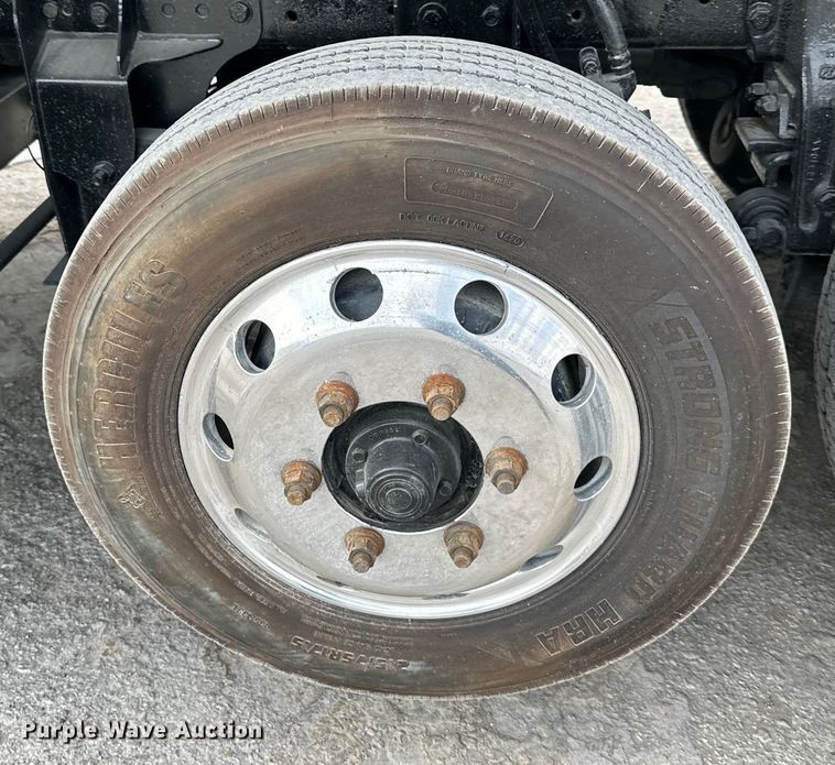 image for item DQ6360 2010 Peterbilt  365  dump truck