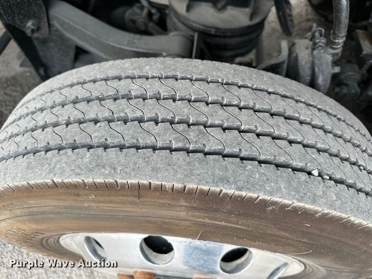 image for item DQ6360 2010 Peterbilt  365  dump truck