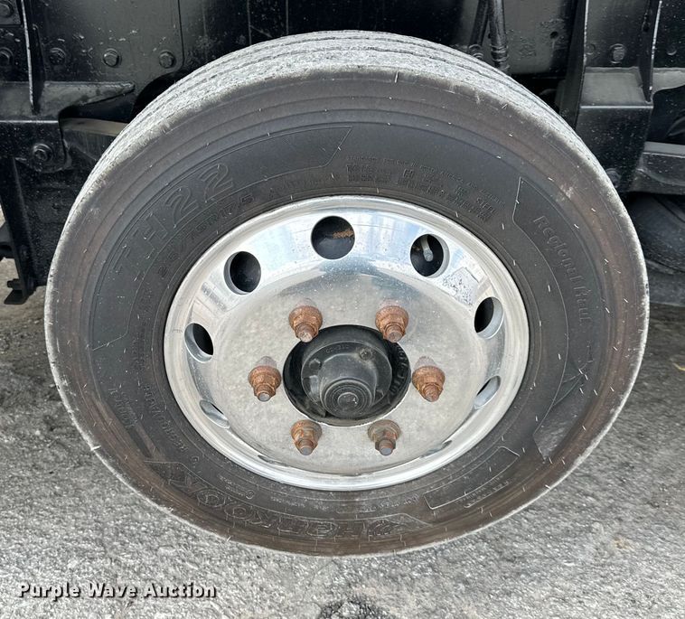 image for item DQ6360 2010 Peterbilt  365  dump truck