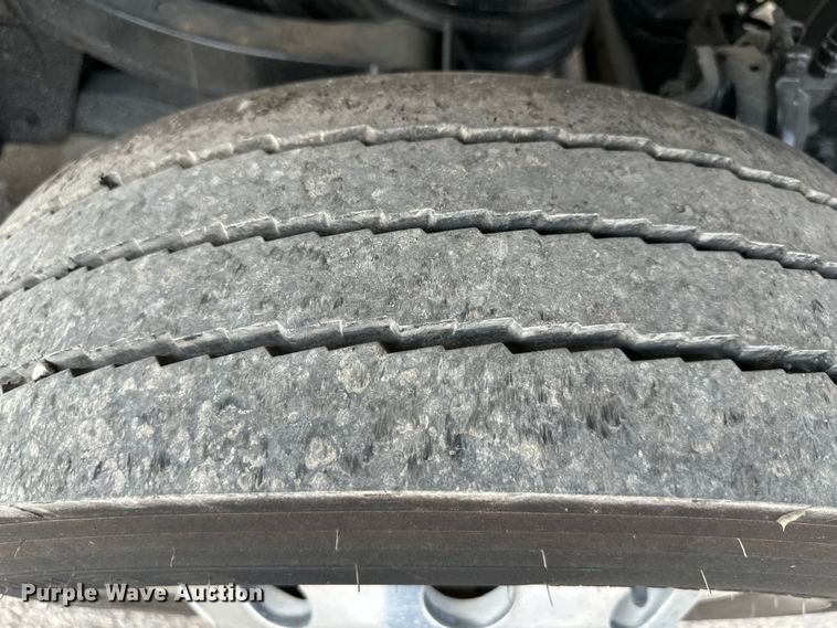 image for item DQ6360 2010 Peterbilt  365  dump truck