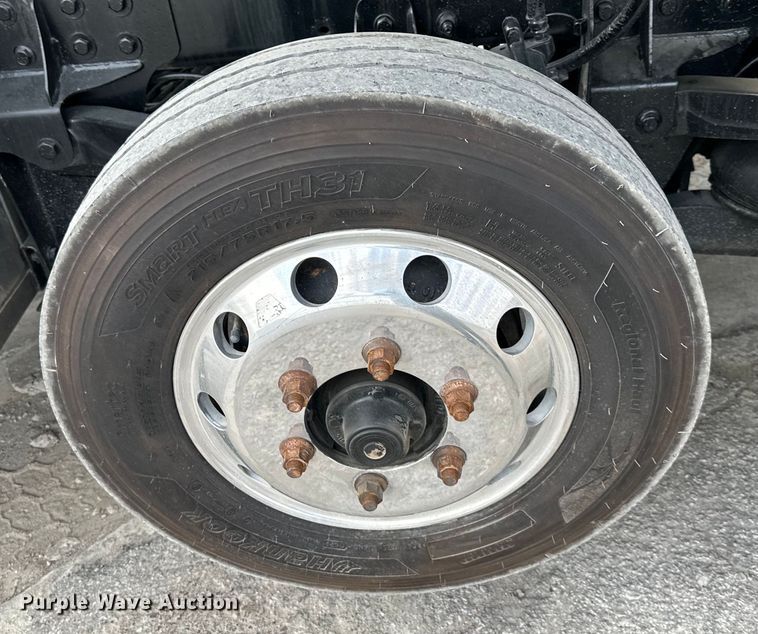 image for item DQ6360 2010 Peterbilt  365  dump truck