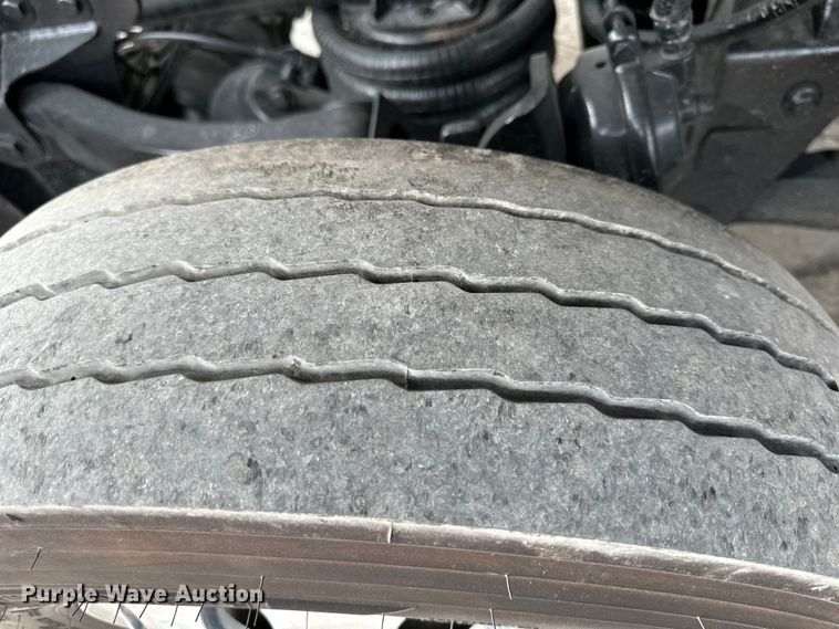 image for item DQ6360 2010 Peterbilt  365  dump truck