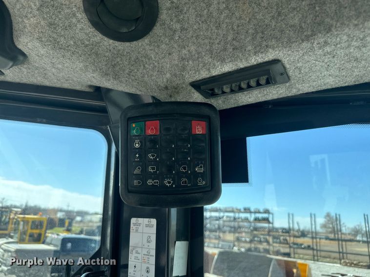 image for item DQ6745 2011 John Deere 850K WT dozer