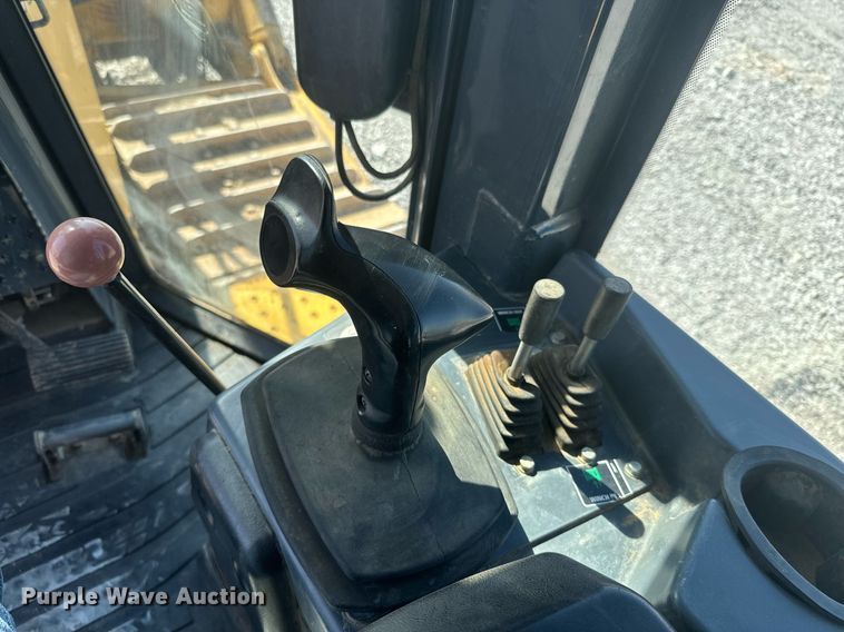 image for item DQ6745 2011 John Deere 850K WT dozer