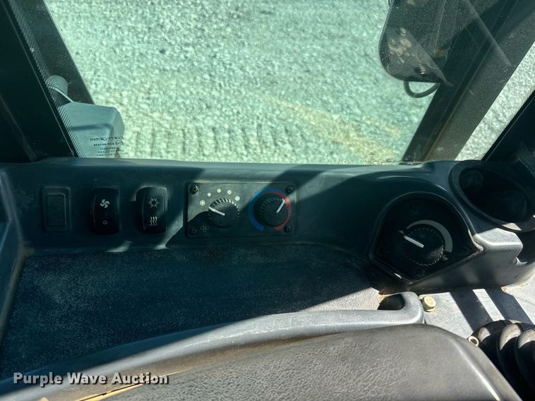 image for item DQ6745 2011 John Deere 850K WT dozer