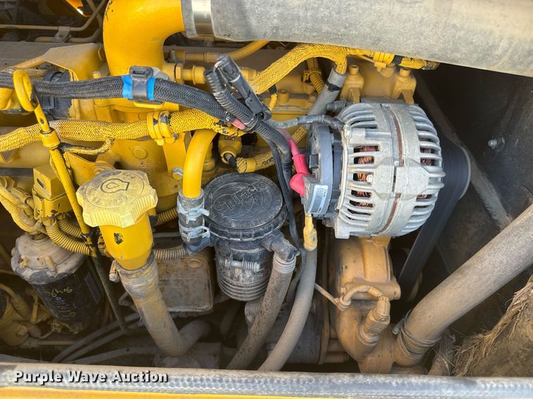 image for item DQ6745 2011 John Deere 850K WT dozer