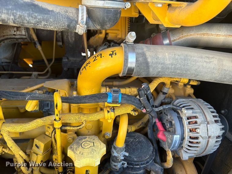 image for item DQ6745 2011 John Deere 850K WT dozer