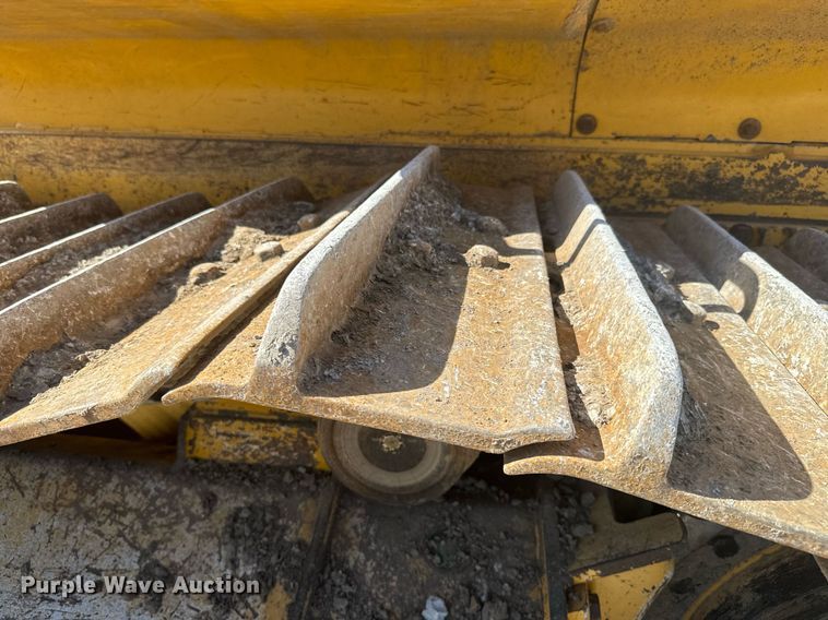 image for item DQ6745 2011 John Deere 850K WT dozer