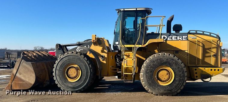 image for item DQ7426 2006 John Deere 844J wheel loader