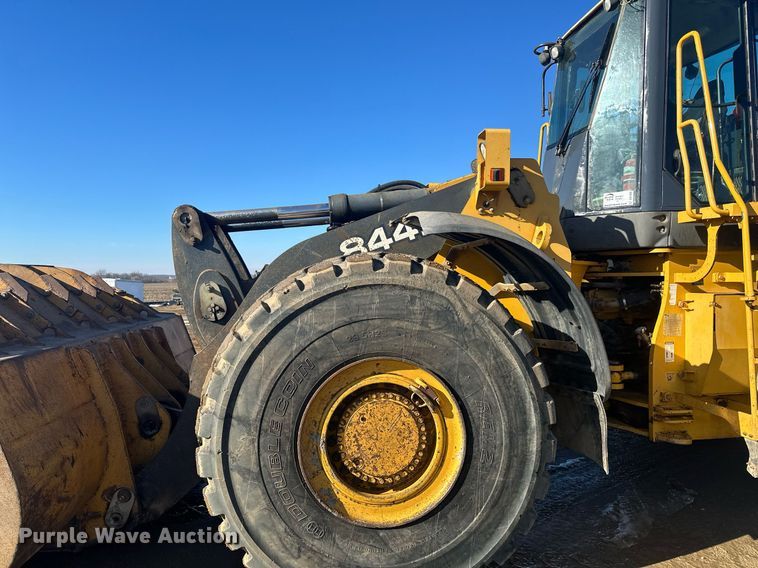 image for item DQ7426 2006 John Deere 844J wheel loader