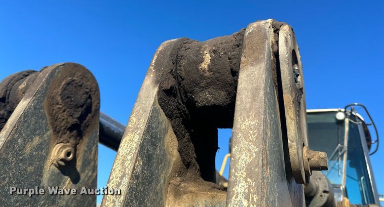 image for item DQ7426 2006 John Deere 844J wheel loader