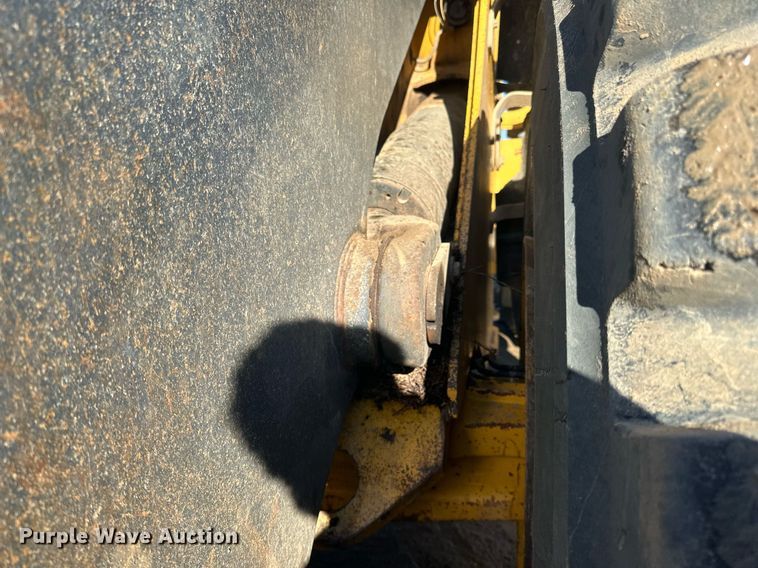 image for item DQ7426 2006 John Deere 844J wheel loader