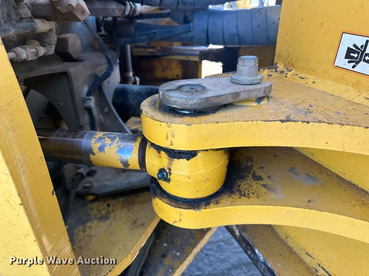 image for item DQ7426 2006 John Deere 844J wheel loader