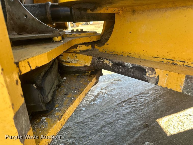 image for item DQ7426 2006 John Deere 844J wheel loader