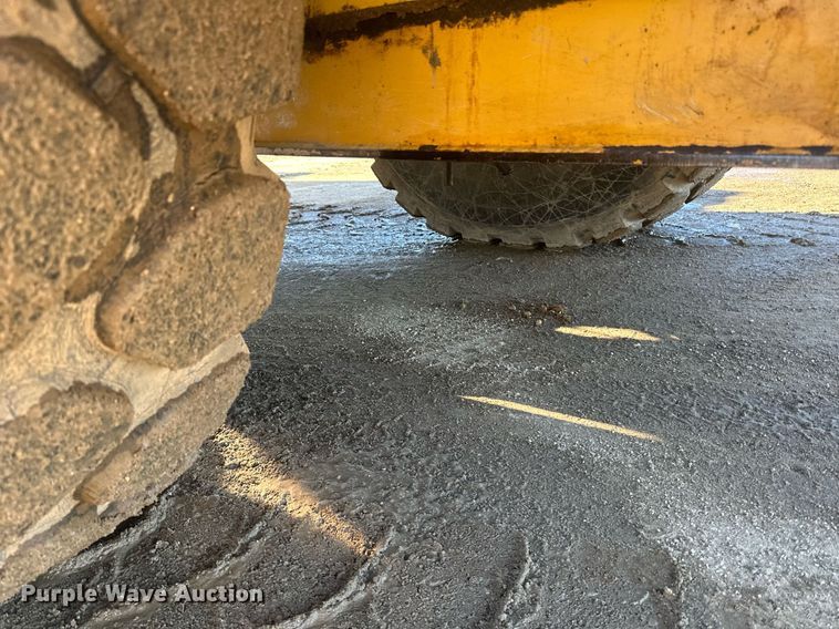 image for item DQ7426 2006 John Deere 844J wheel loader