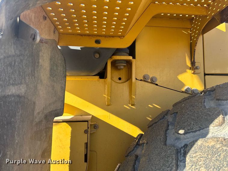 image for item DQ7426 2006 John Deere 844J wheel loader