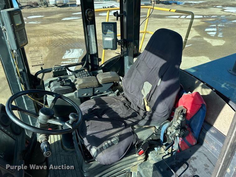 image for item DQ7426 2006 John Deere 844J wheel loader