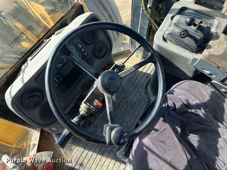 image for item DQ7426 2006 John Deere 844J wheel loader