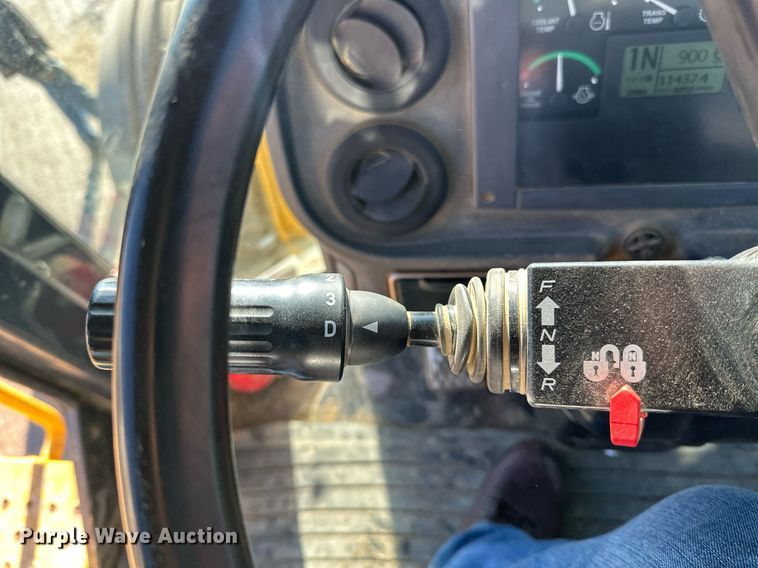 image for item DQ7426 2006 John Deere 844J wheel loader