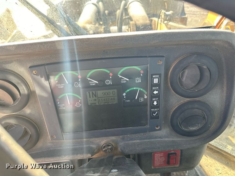 image for item DQ7426 2006 John Deere 844J wheel loader