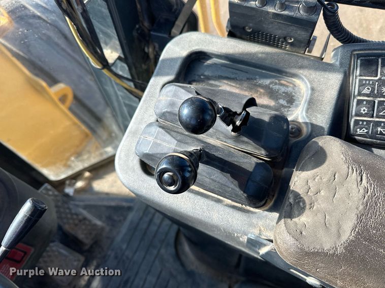 image for item DQ7426 2006 John Deere 844J wheel loader