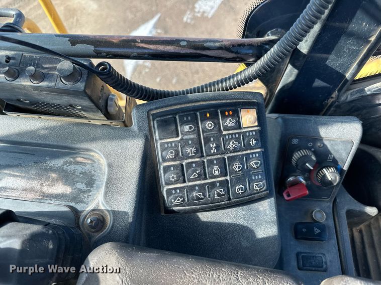 image for item DQ7426 2006 John Deere 844J wheel loader