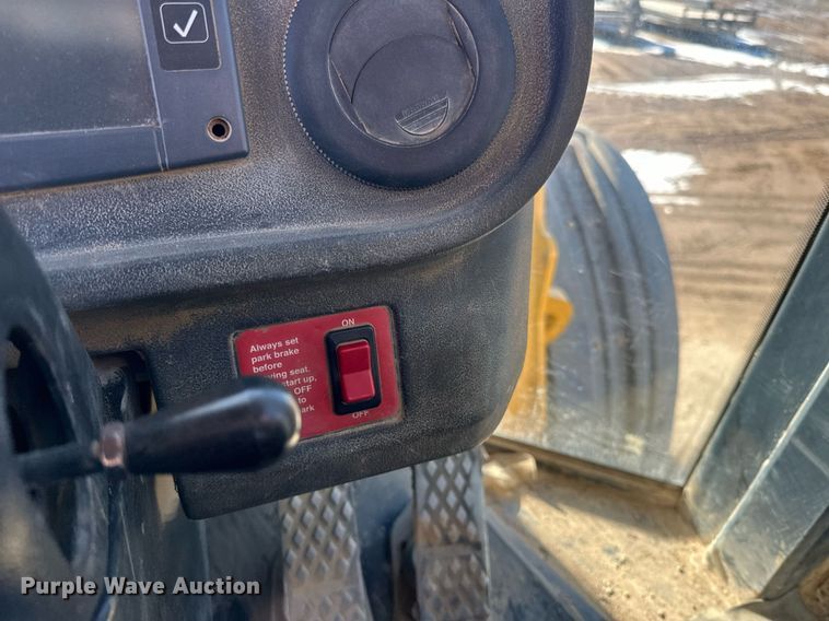 image for item DQ7426 2006 John Deere 844J wheel loader