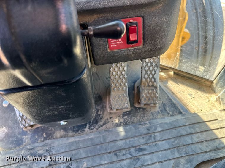 image for item DQ7426 2006 John Deere 844J wheel loader