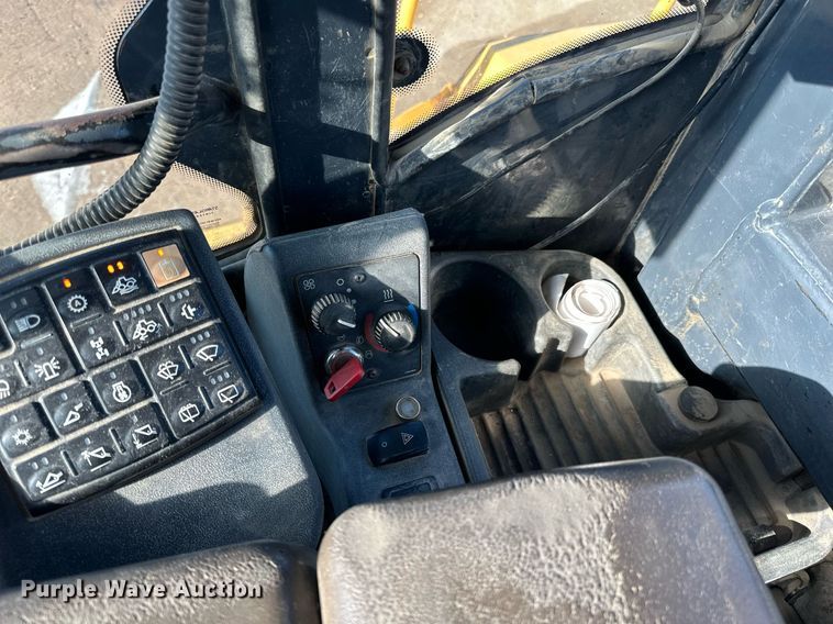 image for item DQ7426 2006 John Deere 844J wheel loader