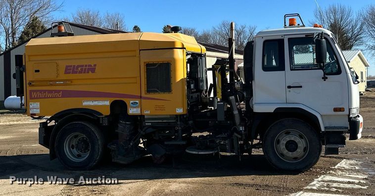 image for item DQ7427 2009 Nissan  UD3300 street sweeper truck