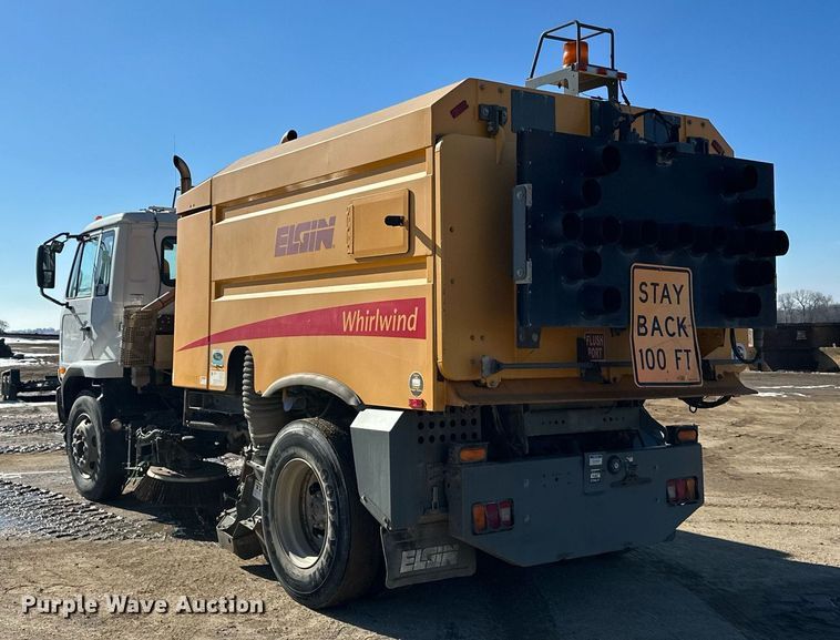 image for item DQ7427 2009 Nissan  UD3300 street sweeper truck