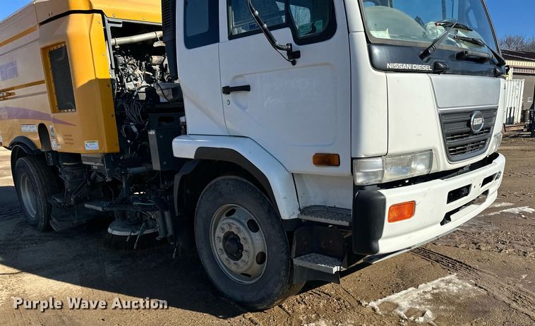 image for item DQ7427 2009 Nissan  UD3300 street sweeper truck