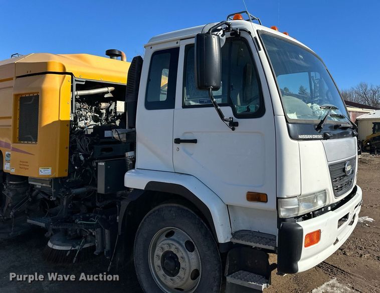 image for item DQ7427 2009 Nissan  UD3300 street sweeper truck
