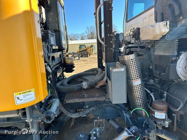 image for item DQ7427 2009 Nissan  UD3300 street sweeper truck