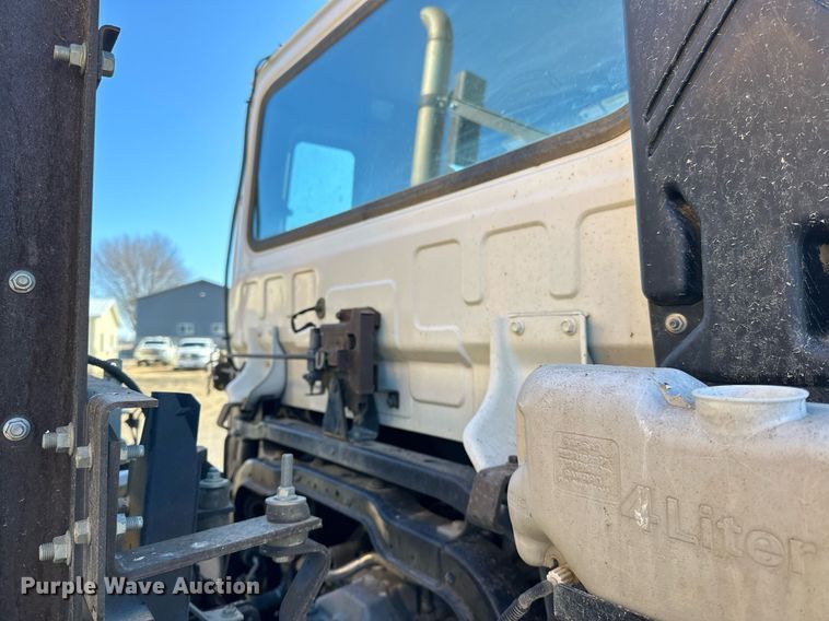 image for item DQ7427 2009 Nissan  UD3300 street sweeper truck