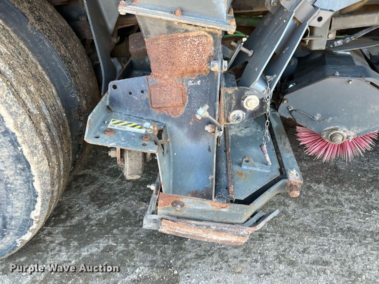 image for item DQ7427 2009 Nissan  UD3300 street sweeper truck