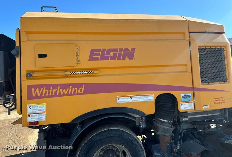 image for item DQ7427 2009 Nissan  UD3300 street sweeper truck