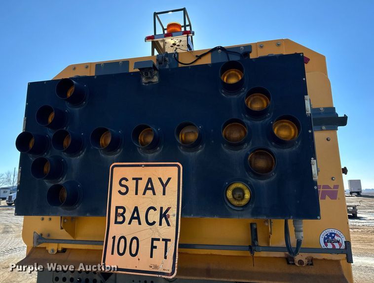 image for item DQ7427 2009 Nissan  UD3300 street sweeper truck