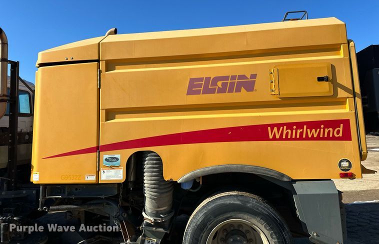 image for item DQ7427 2009 Nissan  UD3300 street sweeper truck