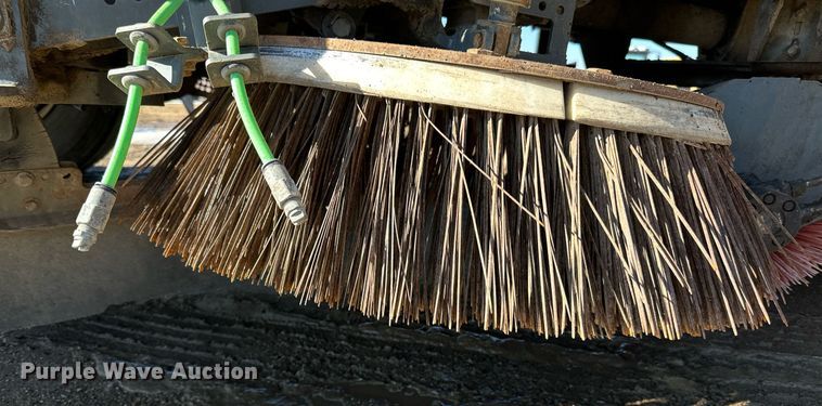 image for item DQ7427 2009 Nissan  UD3300 street sweeper truck